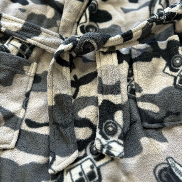 Urban Pipeline Boys Camo and Truck Gray Black Soft Fleece Bathrobe M 10/12 Robe - Picture 7 of 15